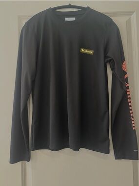 Women’s Columbia Long Sleeve Performance Sun Shirt in Black with Coral Logo sz M